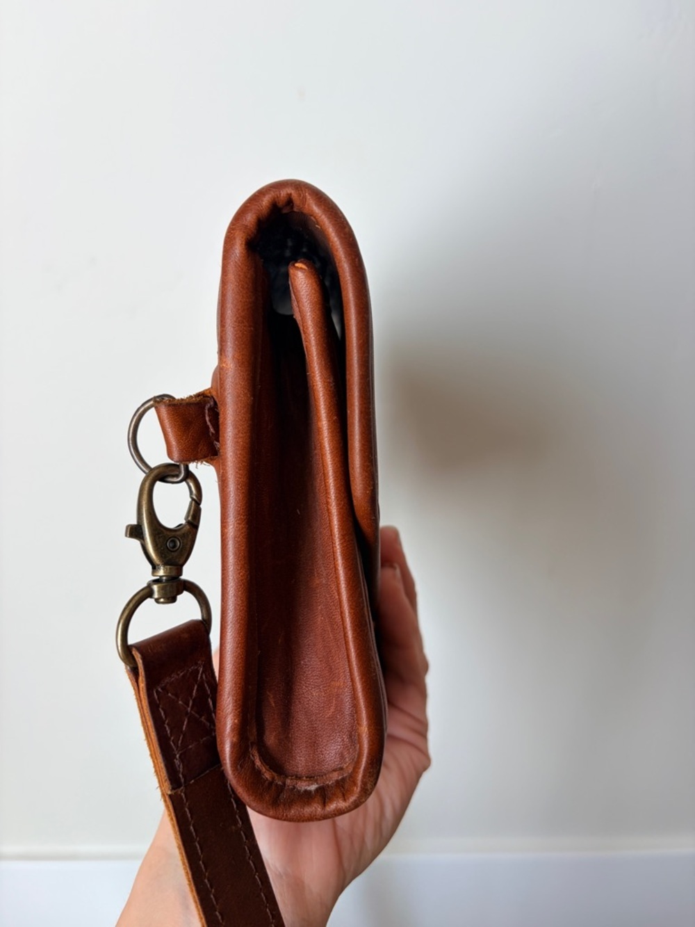 Nena & Co Tesoro Crossbody Wallet in Cafe - Picture 5 of 8